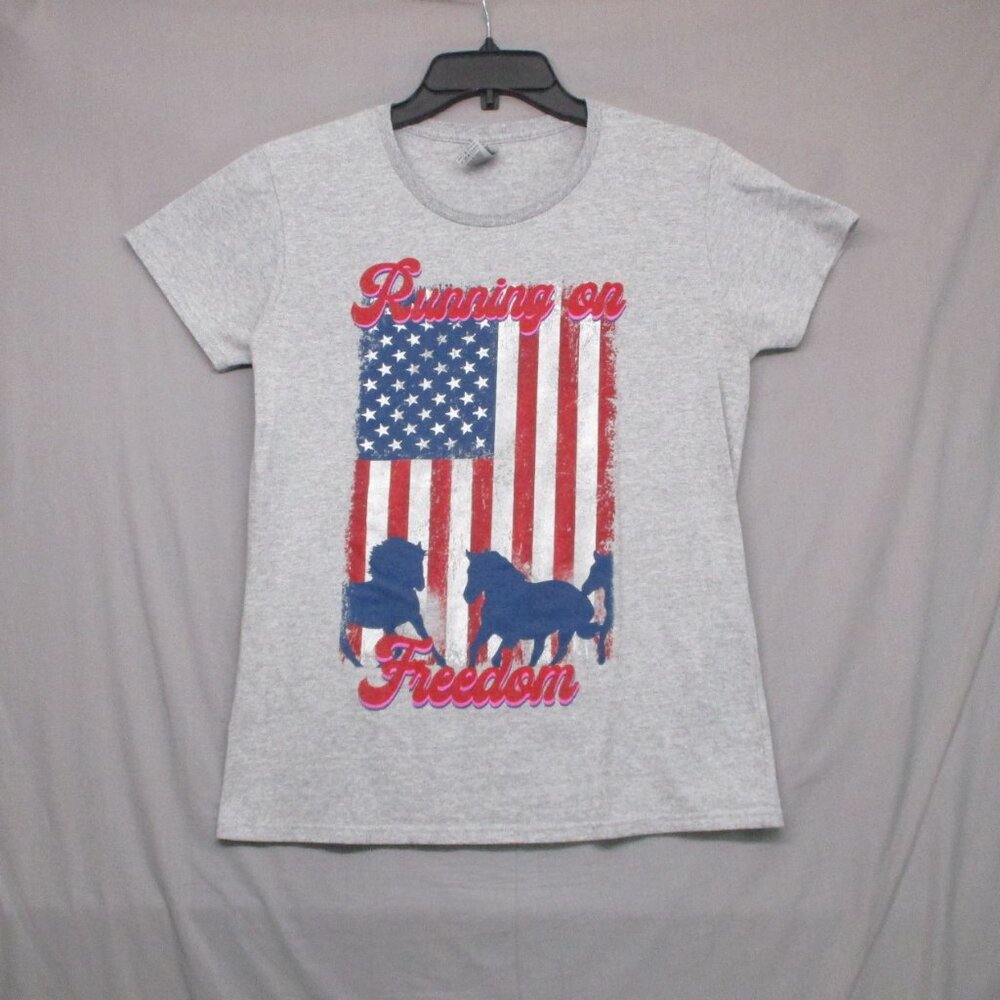 Gildan Graphic Print Running on‎ Freedom Horses Flag Gray Women Size | M